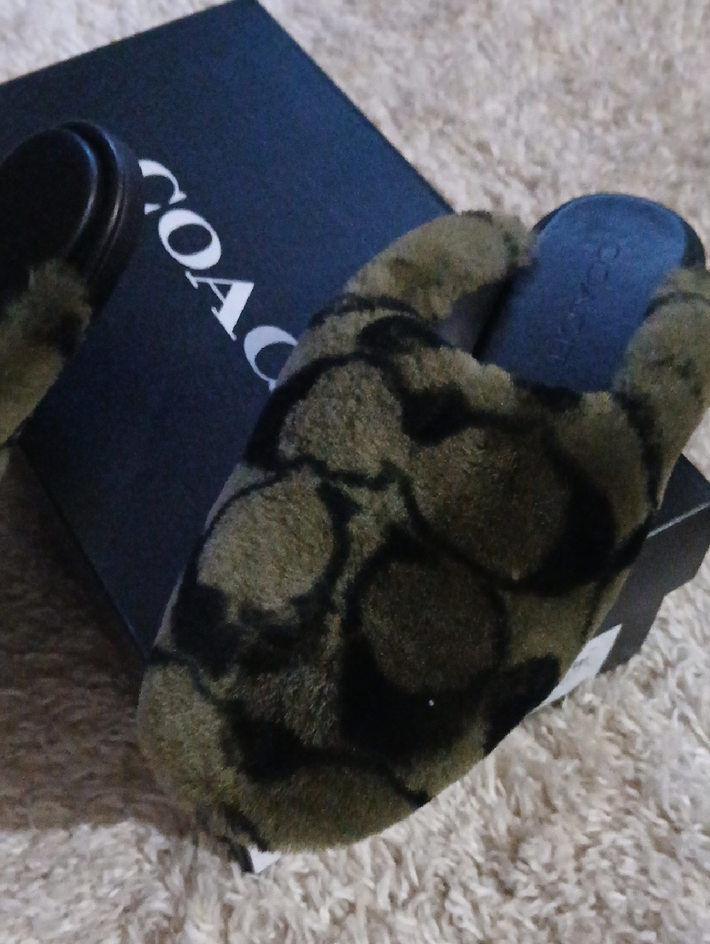 NWOT COACH SLIDES - Picture 2 of 8